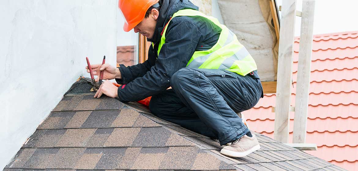 How Do I Choose a Good Roofing Contractor?