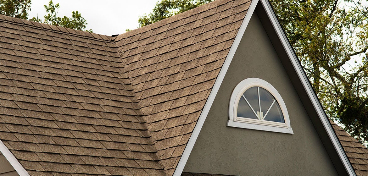 Roof covered asphalt shingles roofing